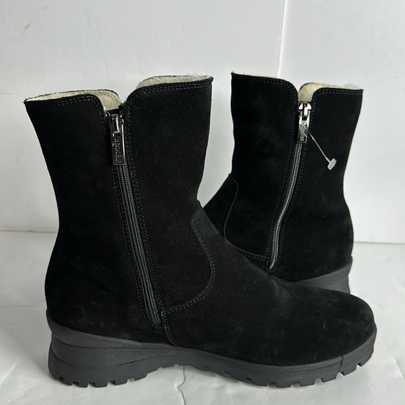La Canadienne Amy Women's waterproof
Shearling -Lined Suede Booties - Picture 6 of 13